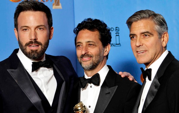 Os produtores de Argo, Ben Affleck (a esq., também diretor), Grant Heslov (centro) e George Clooney. (photo by latimes.com)