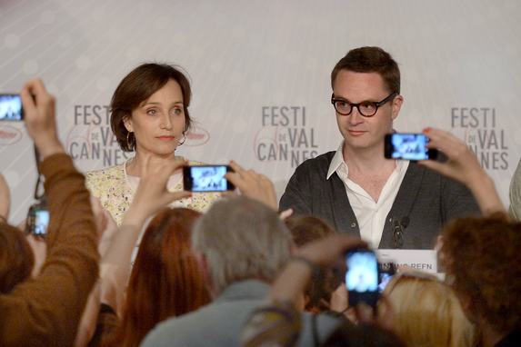 A atriz Kristin Scott Thomas e o diretor Nicolas Winding Refn em coletiva do filme Only God Forgives em Cannes 2013