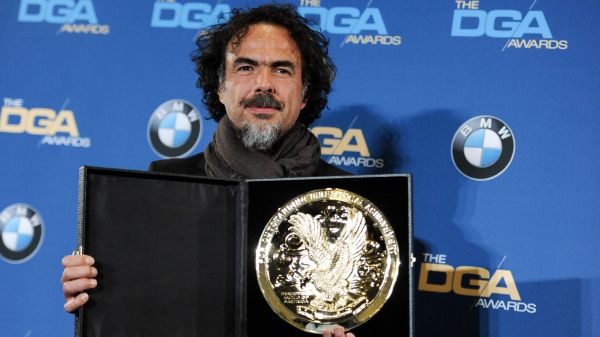 Alejandro González Iñárritu posa com o prêmio por Birdman (photo by pipocamoderna.com.br)