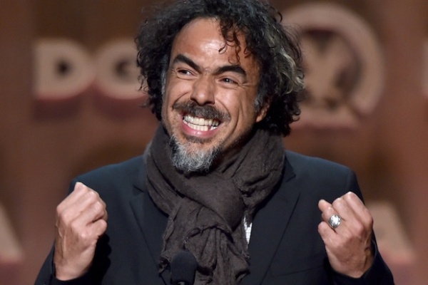 Alejandro González Iñárritu vibra com sua vitória no DGA (photo by Getty Images)