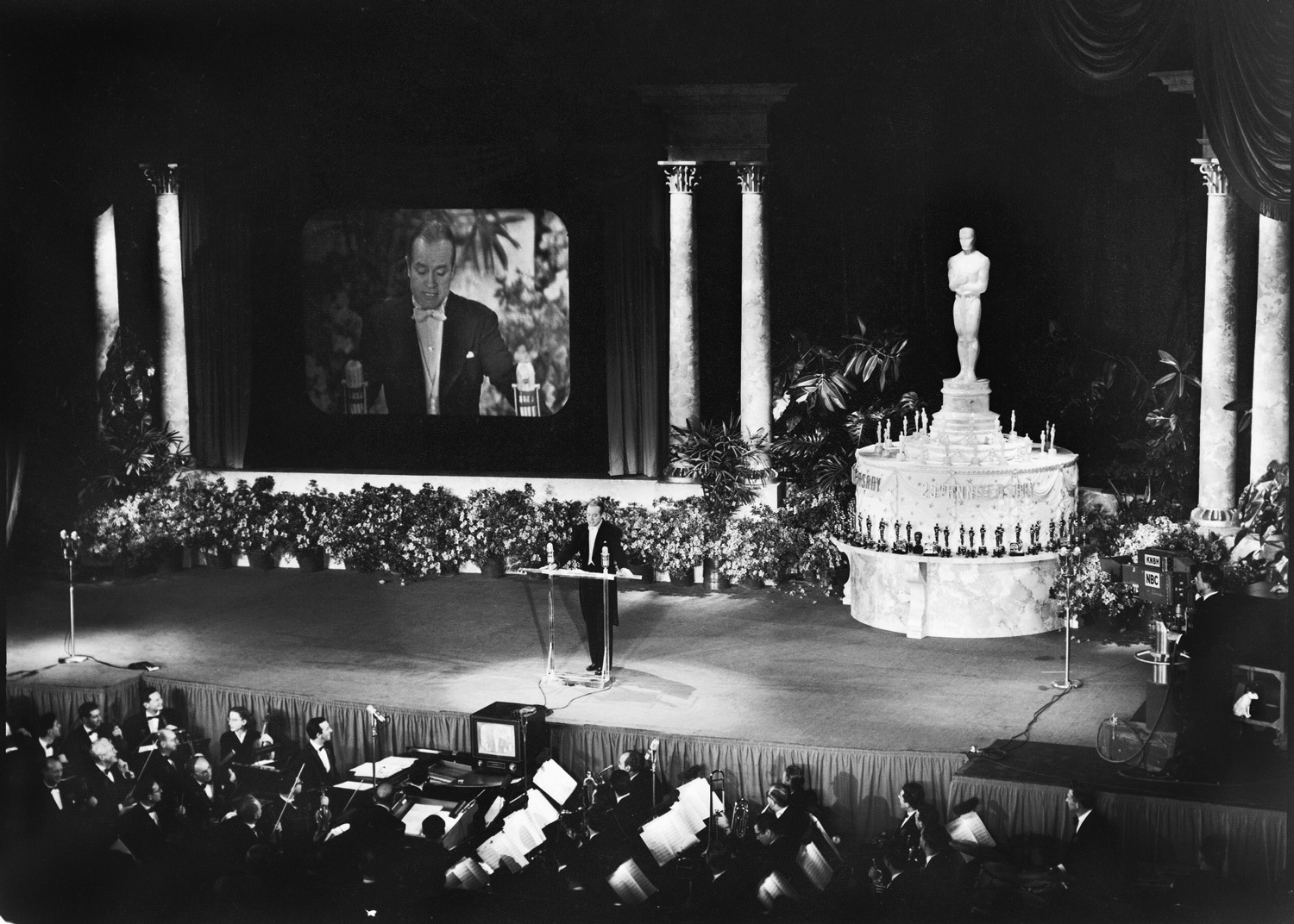 Bob Hope, o primeiro host do Oscar televisionado em 1953. (photo by savedthecat.com)