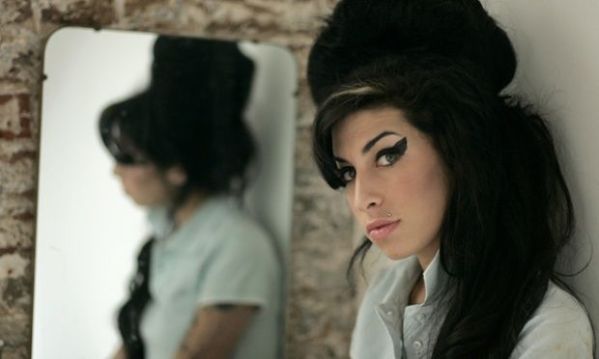 Cena do documentário sobre a cantora Amy Winehouse, morta em 2011. (photo by cine.gr)