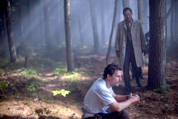 Matthew McConaughey e Ken Watanabe formam uma dupla nessa história de suicídio em The Sea of Trees, de Gus Van Sant (photo by filmserver.cz)