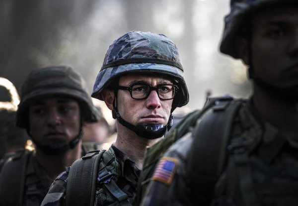 Joseph Gordon-Levitt como Edward Snowden, em Snowden (photo by outnow.ch)