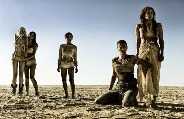 Mad Max: Estrada da Fúria conquista 13 indicações, inclusive duas para Charlize Theron (photo by cine.gr)