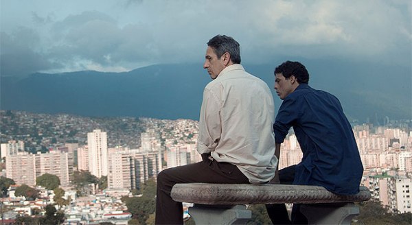 Cena do filme venezuelano De Longe te Observo, de Lorenzo Vigas. Trata-se de um bom drama, mas a temática homossexual pode enfraquecer sua campanha (photo by cine.gr)